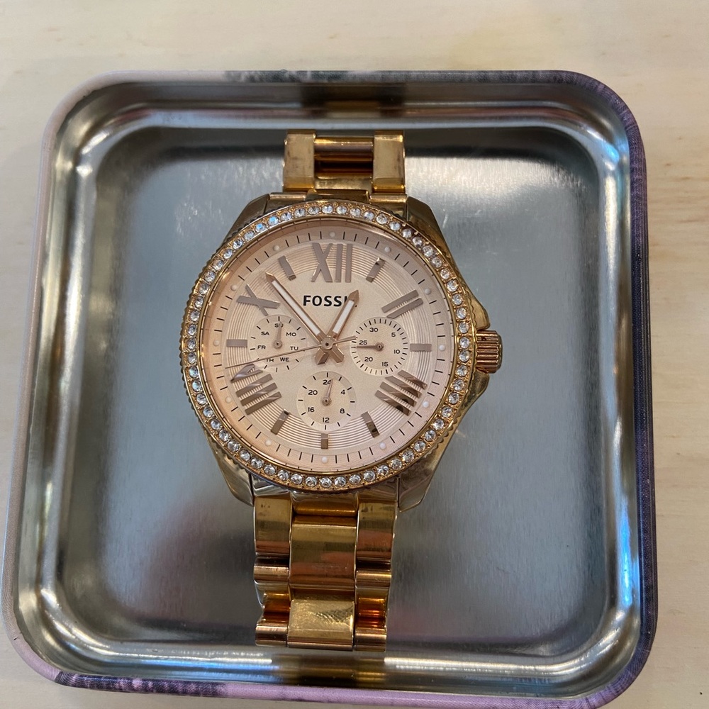 Fossil watch. Pretty good condition, slightly worn. Comes with extra links.